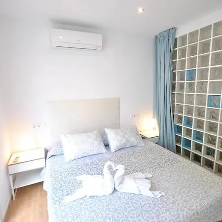 San Antonio - Beach, Pool And Terrace トレモリノス