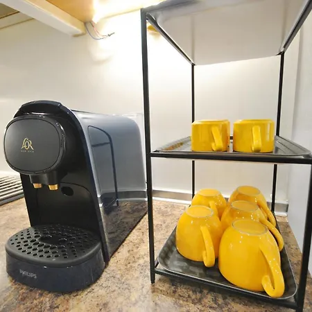 San Antonio - Beach, Pool And Terrace Торремолінос