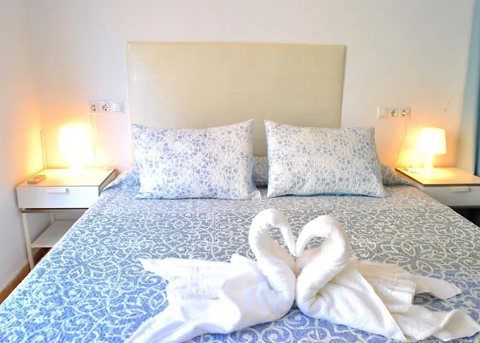 San Antonio - Beach, Pool And Terrace * 토레몰리노스