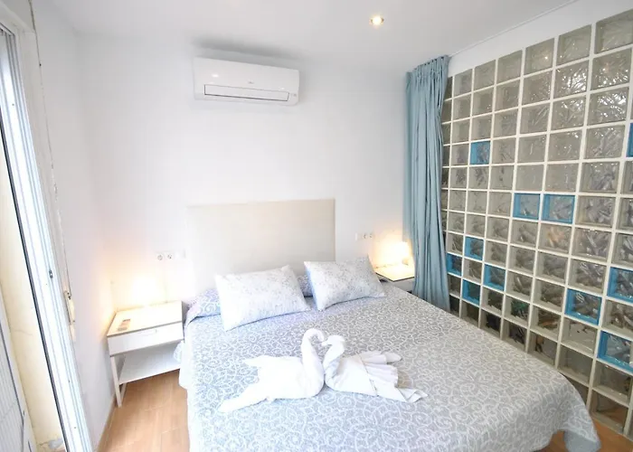 San Antonio - Beach, Pool And Terrace 토레몰리노스