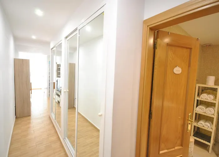 San Antonio - Beach, Pool And Terrace Appartement